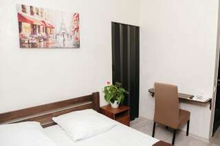 Отели типа «постель и завтрак» Mini Otel Cozy Patio Одесса Бюджетный двухместный номер с 1 кроватью-1