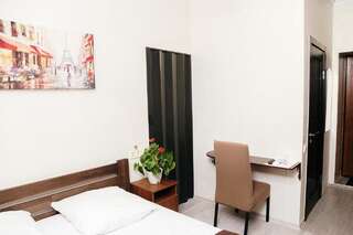 Отели типа «постель и завтрак» Mini Otel Cozy Patio Одесса Бюджетный двухместный номер с 1 кроватью-9