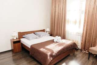 Отели типа «постель и завтрак» Mini Otel Cozy Patio Одесса Большой двухместный номер с 1 кроватью-11