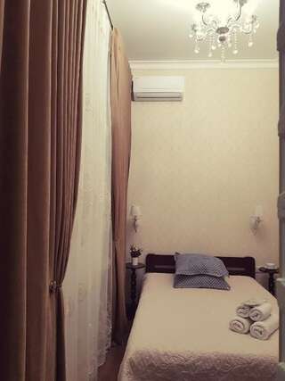 Отели типа «постель и завтрак» Mini Otel Cozy Patio Одесса Двухместный номер с 1 кроватью и собственной ванной комнатой-11