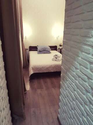 Отели типа «постель и завтрак» Mini Otel Cozy Patio Одесса Двухместный номер с 1 кроватью и собственной ванной комнатой-17