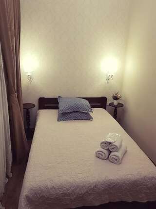 Отели типа «постель и завтрак» Mini Otel Cozy Patio Одесса Двухместный номер с 1 кроватью и собственной ванной комнатой-18
